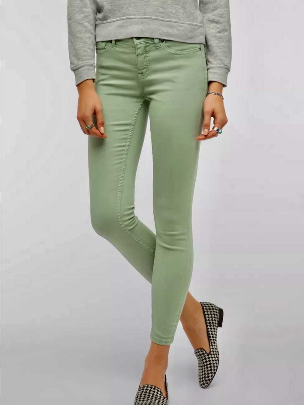 Urban Outfitters| BDG| Ankle Slim Fit Mid-Rise Jeans in Light Green Sz 28x30